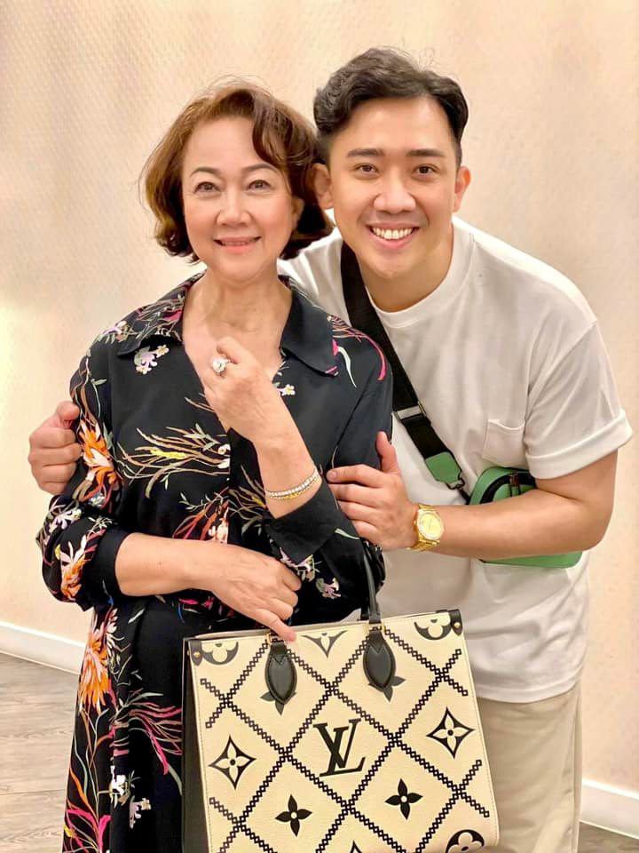 Sao Việt 24h: Nhã Phương đăng ảnh chồng amp;#34;cực tìnhamp;#34; bên ái nữ, thấy cơ ngơi nhà vườn như resort - 13