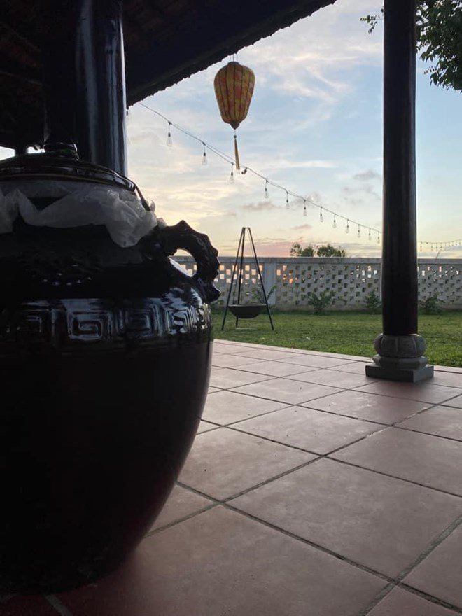 Sao Việt 24h: Nhã Phương đăng ảnh chồng amp;#34;cực tìnhamp;#34; bên ái nữ, thấy cơ ngơi nhà vườn như resort - 5