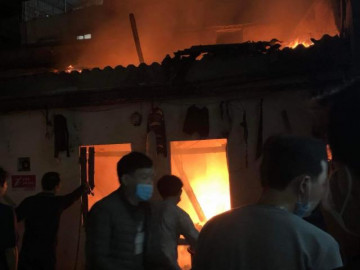                               Vụ nổ bình gas ở Hà Nội: 3 người tử vong khi đang ăn uống 