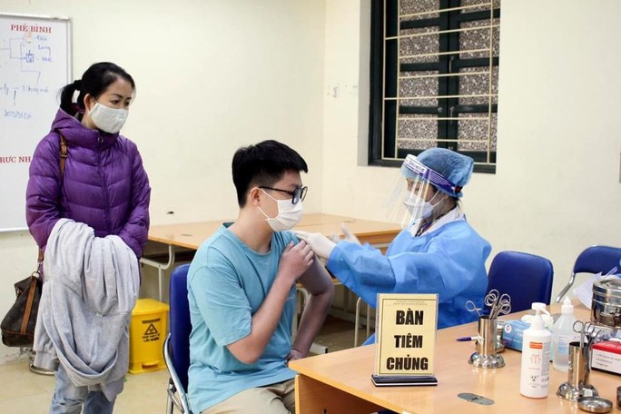 Tiêm vắc-xin COVID-19 cho trẻ em.