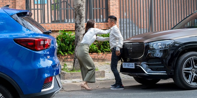 Minh Hằng gây chú ý khi chặn đầu xe Minh Tú, còn đánh tài xế chỉ vì lý do này - 1