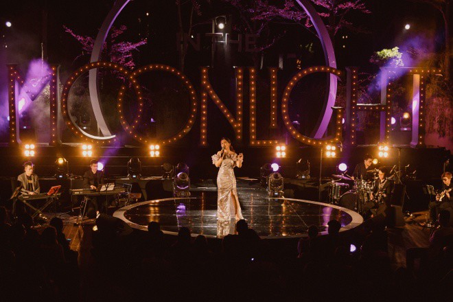 In The Moonlight là không gian âm nhạc kế thừa mô hình phòng trà truyền thống.