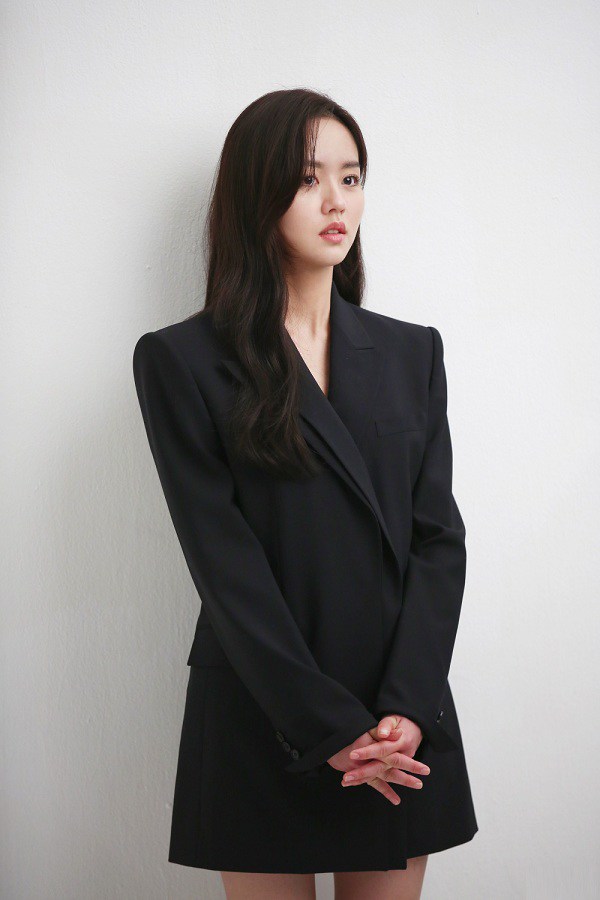 Sao Hàn đúng là cao thủ diện áo blazer đen, phối kiểu gì cũng sang xịn chứ chẳng hề già - 9