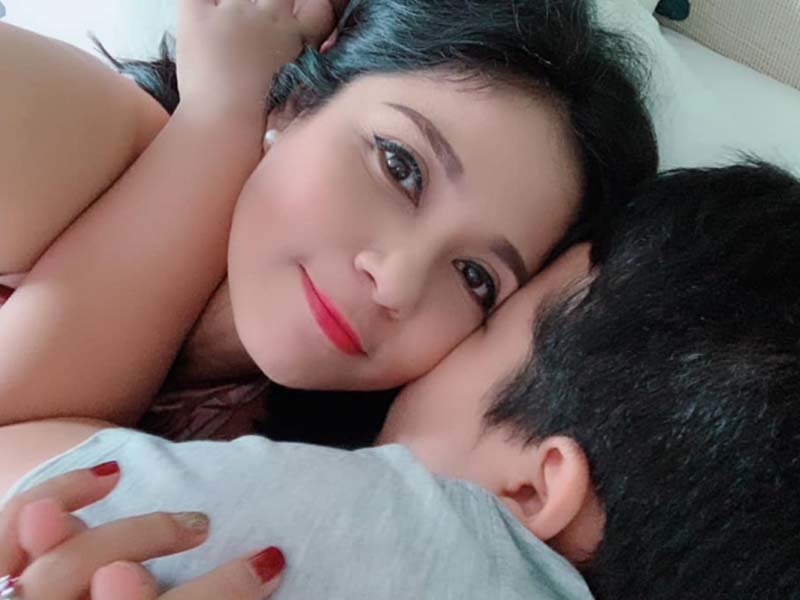 Việt Trinh vất vả làm mẹ đơn thân 13 năm giờ con trai cấm mẹ ôm hôn, nắm tay - 4