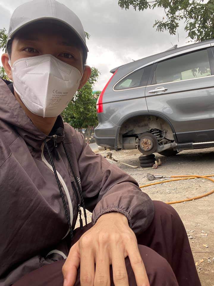 Khó ai đoán được đây là người tự xưng mình đã xuất gia