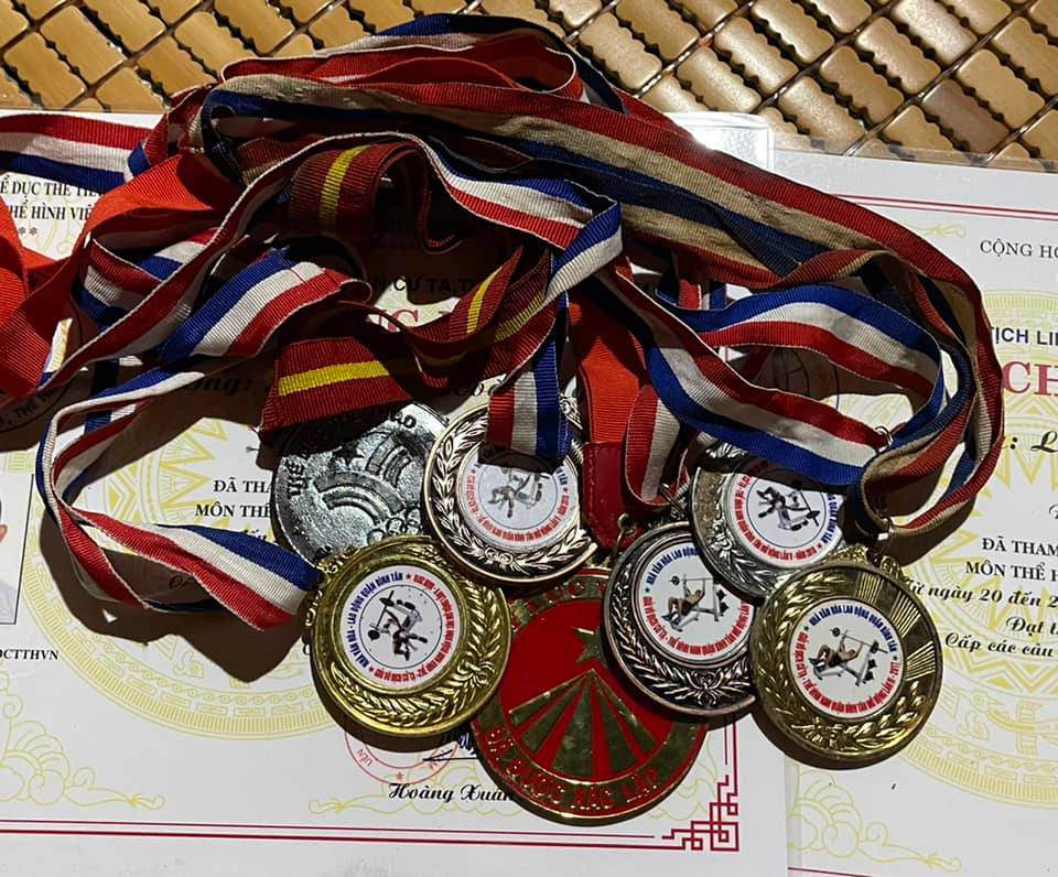 Nhất Nguyên viết trên trang cá nhân: Quý vị xem tất cả những hình ảnh này quý vị sẽ thấy rằng: Đây là cách tu học “Văn Minh”, đây là đời sống tu học rất “Tinh Thần”, một đời sống học hỏi, rèn luyện. Một cách tu luôn hướng đến Chân-Thiện-Mỹ.