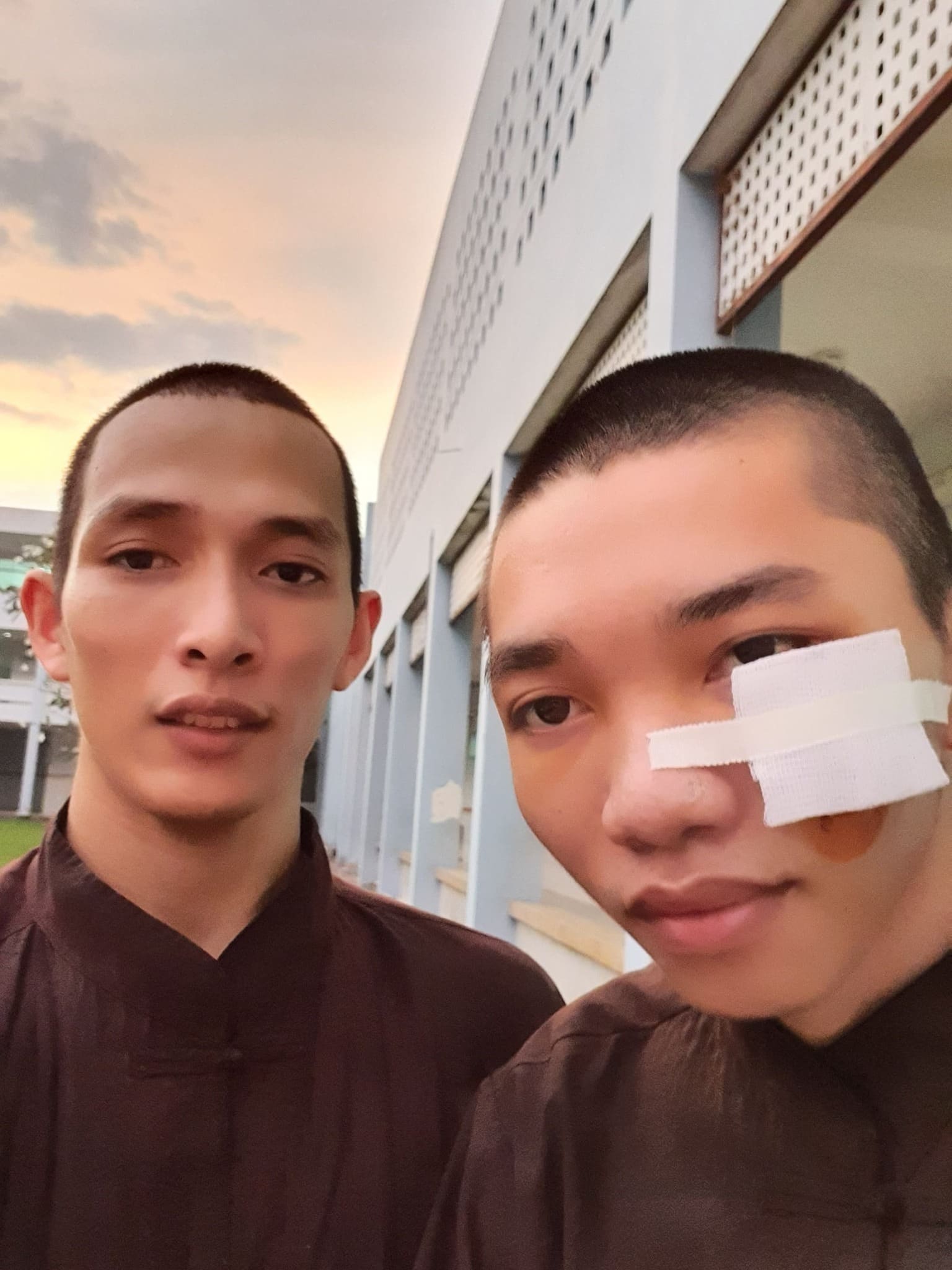 Năm 2019, vào ngày 50 người vào Thiền am xô xát này đã khiến Nhị Nguyên (SN 1998) bị thương ở mặt, tỉ lệ thương tích là 13% . Sau đó, Trùng Dương là người thường xuyên đưa Nhị Nguyên đi thăm khám.