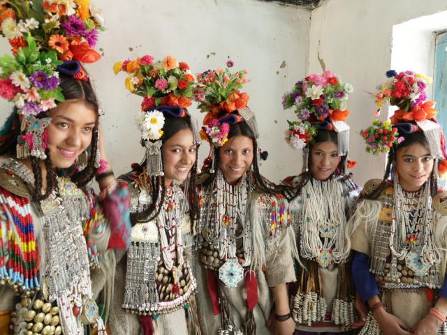 Nơi nam nữ hôn nhau thoải mái, hoán đổi vợ công khai mà không sợ dị nghị