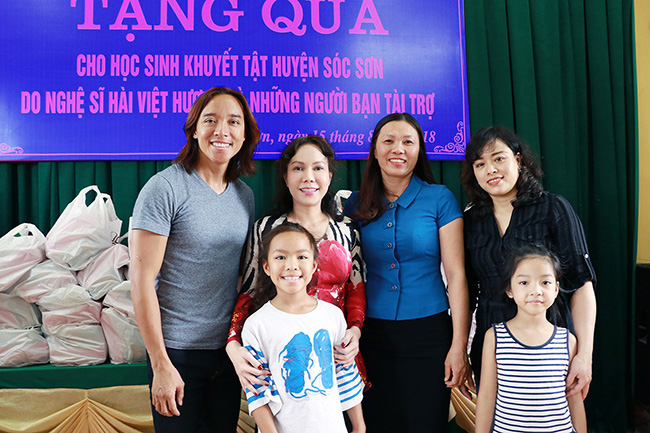 Việt Hương vất vả từ thiện, kinh doanh…con gái  học trường nửa tỷ/năm, 12 tuổi cao hơn mẹ - 11