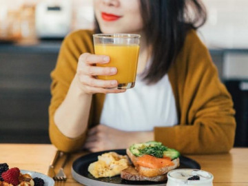 Hai việc phụ nữ cố làm để đẹp và trẻ lâu, lại ảnh hưởng nội tiết, kinh nguyệt nghiêm trọng