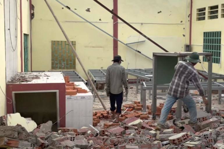 Ông S. khẳng định Tịnh thất Bồng Lai không có mật đạo. Nơi đây chỉ có những căn phòng nhỏ, tối tăm, ẩm thấp (Ảnh cắt từ clip).