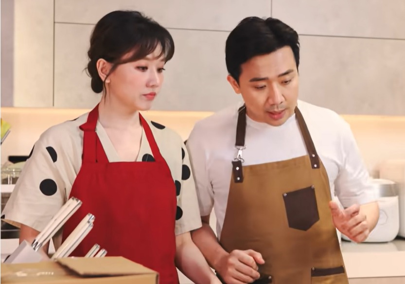 Hari Won mệt mỏi khi chồng chỉ cách vào bếp, tiết lộ về người bố chồng đảm đang - 1