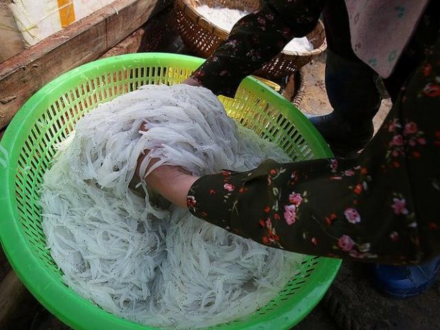 Đặc sản chỉ có ở sông Đà, mỗi năm có một lần, chị em đua nhau mua vì quá hiếm