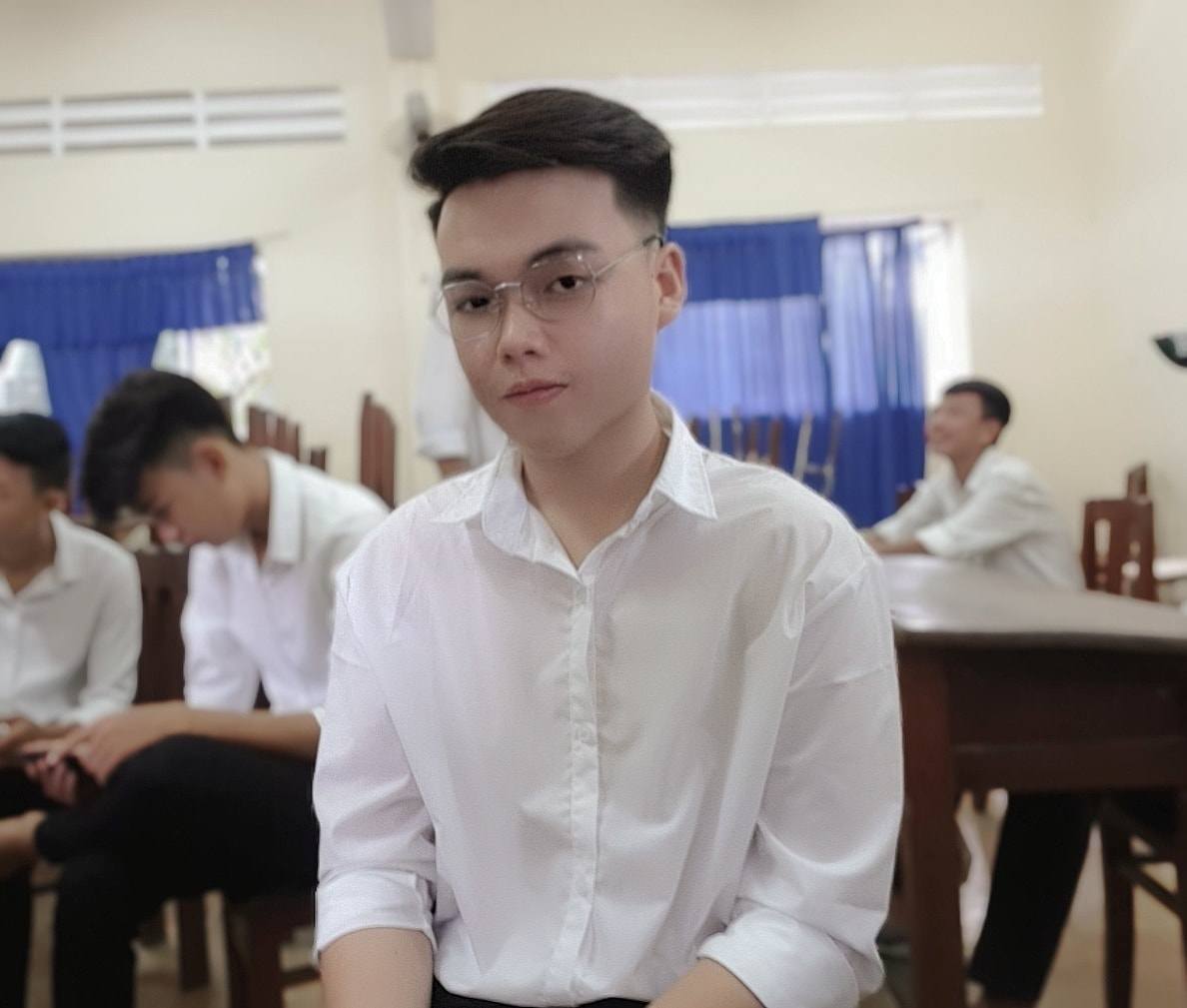 Huỳnh Thái Nhật, tác giả của những bức vẽ trên. Đây là hình ảnh khi cậu còn ngồi trên ghế nhà trường. Ảnh: FB nhân vật