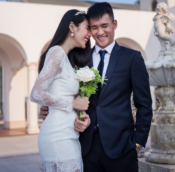 Mỹ nhân Việt mang bầu trước, đến ngày cưới kéo váy cô dâu ngồi cho con bú - 1
