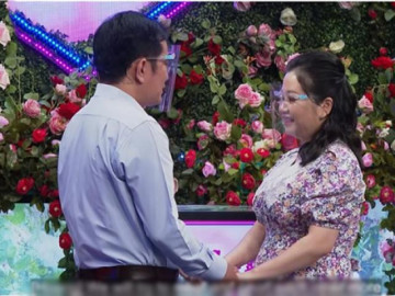 Kén vợ không trang điểm, không nhuộm tóc, anh trưởng phòng U50 đổ đứ đừ cô giáo kém 12 tuổi
