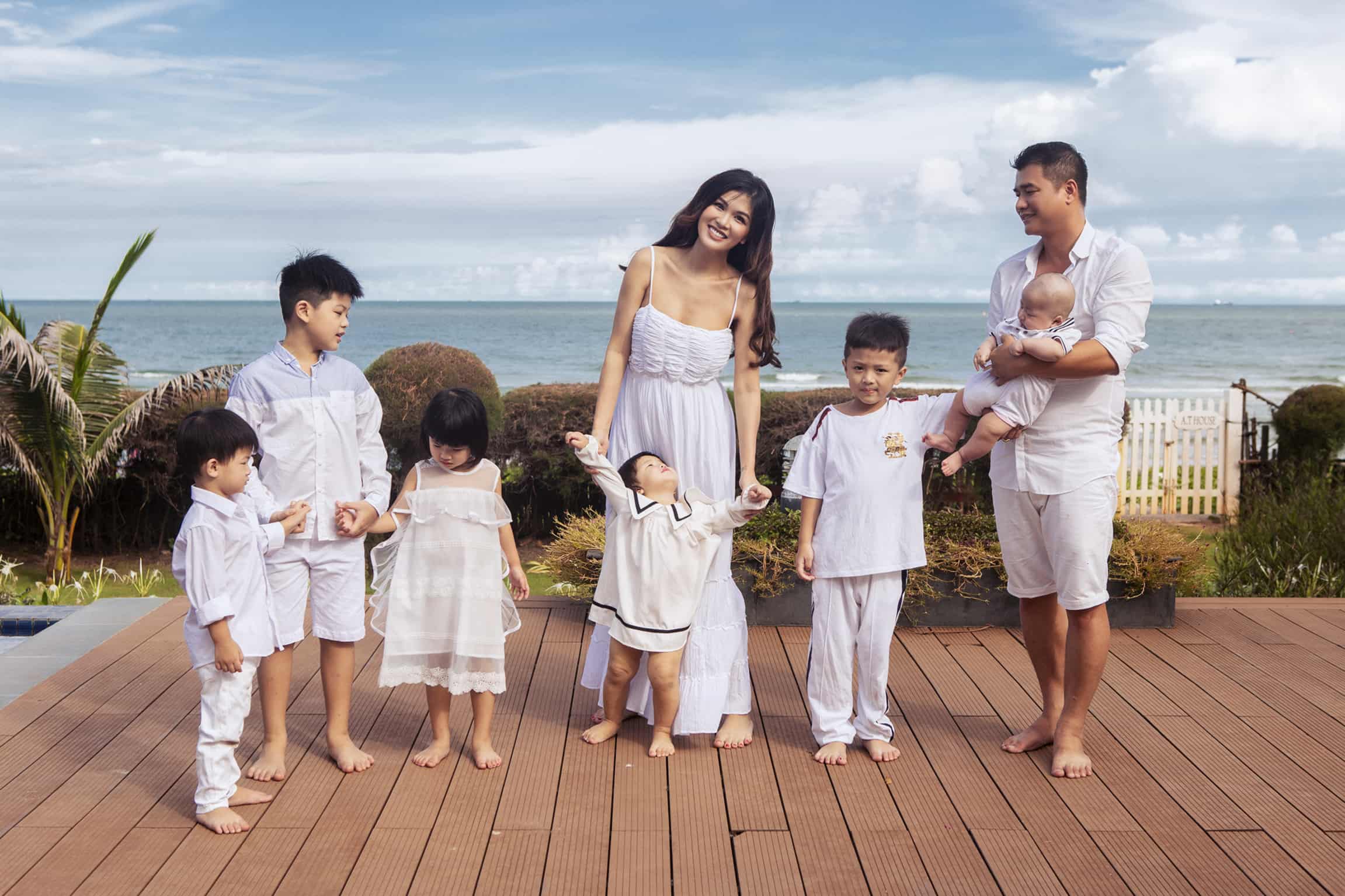 Diện mạo đen gầy tóc lởm chởm hiện tại của Hoa hậu 6 con đông nhất Việt Nam - 1