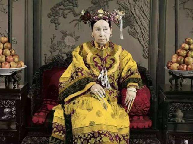 Cung nữ trộm gối của Từ Hy Thái hậu, 64 năm sau con cháu ngỡ ngàng khi rạch ra xem
