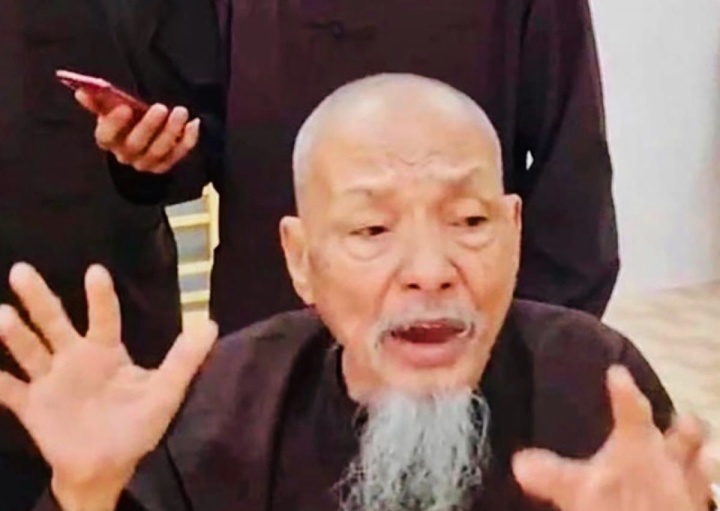 Thầy ông nội Lê Tùng Vân ở Tịnh thất Bồng Lai. Ảnh: VTC News