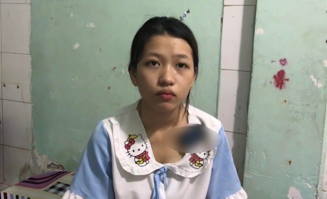 Thúy Vi không ngờ mình phải làm mẹ đơn thân ở tuổi đôi mươi. (Ảnh: Anh Duy)