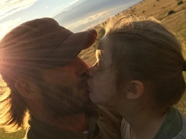 Bị chỉ trích vì hôn môi con gái tuổi dậy thì quá nhiều, David Beckham trả lời gây sốc - 5