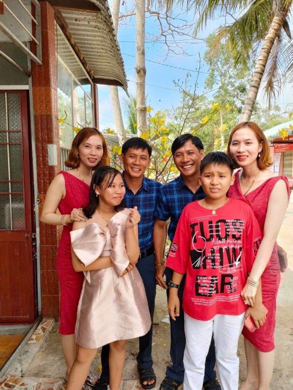 Con trai và con gái lớn của hai cặp đôi song sinh.