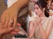 Thời trang - Bị đồn sắp lên xe hoa, Đỗ Mỹ Linh diện váy khoét ngực đi sự kiện cùng nhẫn áp út