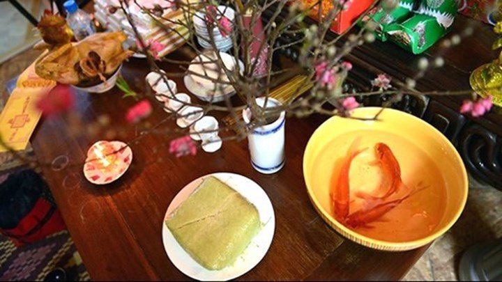 Lễ tạ Táo thường có phóng sinh cá chép vàng. Ảnh minh họa