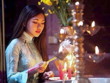 Tục thắp hương ngày Tết của người Việt có từ bao giờ? Vì sao cứ phải thắp hương theo số lẻ?