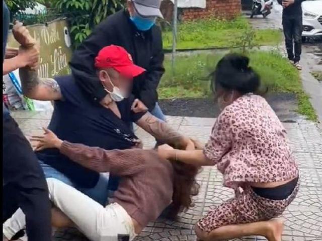 Đánh ghen ở Quảng Nam: Tiểu tam bị người vợ đánh dã man, thái độ người chồng gây chú ý