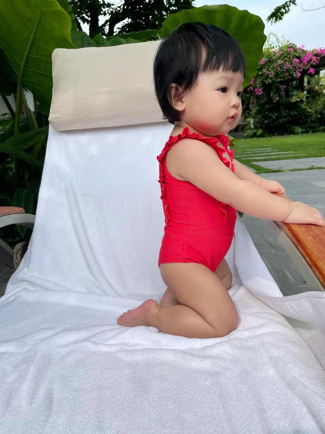 Đọ dáng siêu mẫu với bikini: Con Hồ Ngọc Hà mặt xinh, chân dài, con Võ Hạ Trâm mỡ màng - 10