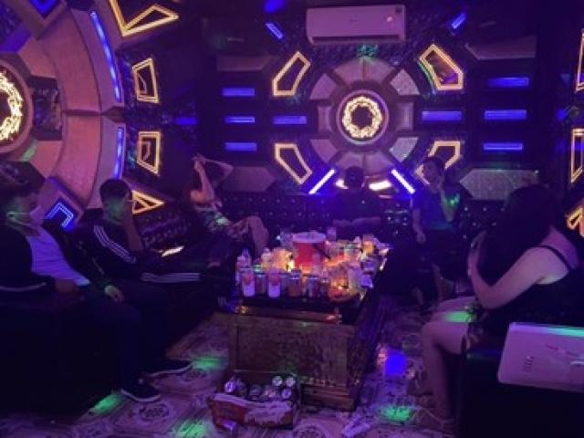 COVID-19 20/1: Phát hiện 9 nhân viên một quán karaoke dương tính, khẩn trương truy vết người liên quan