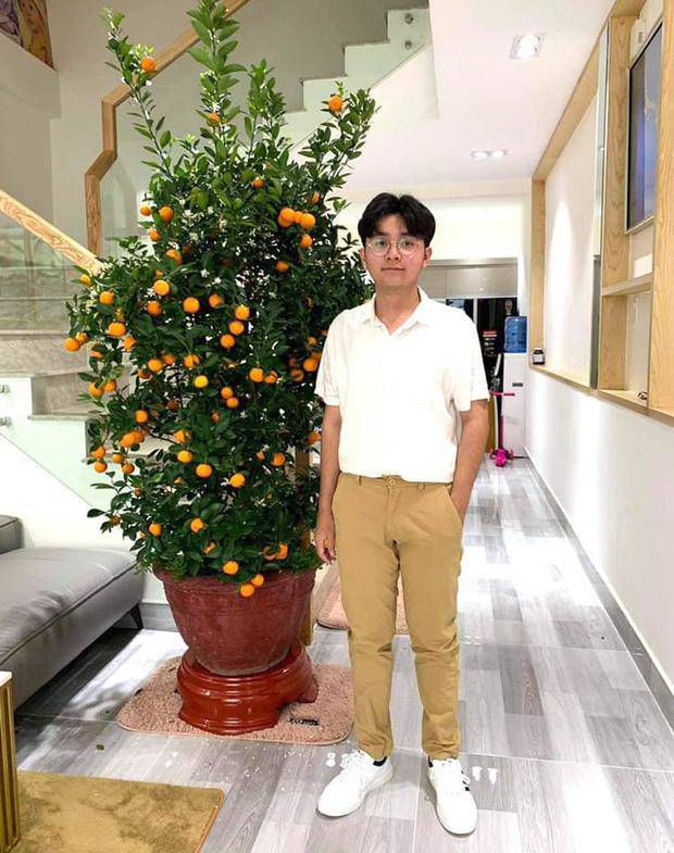 Gia Phát giờ đây đã là cậu bé 19 tuổi cao lớn và trưởng thành.