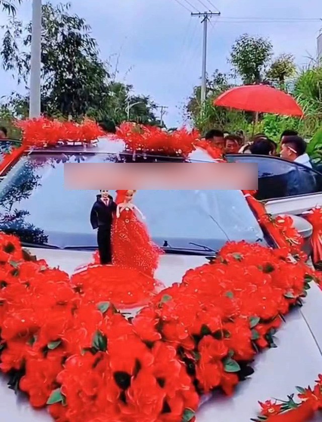 Chú rể khóc đến lả người khi rời khỏi nhà, thái độ ngược của cô dâu càng gây chú ý - 3