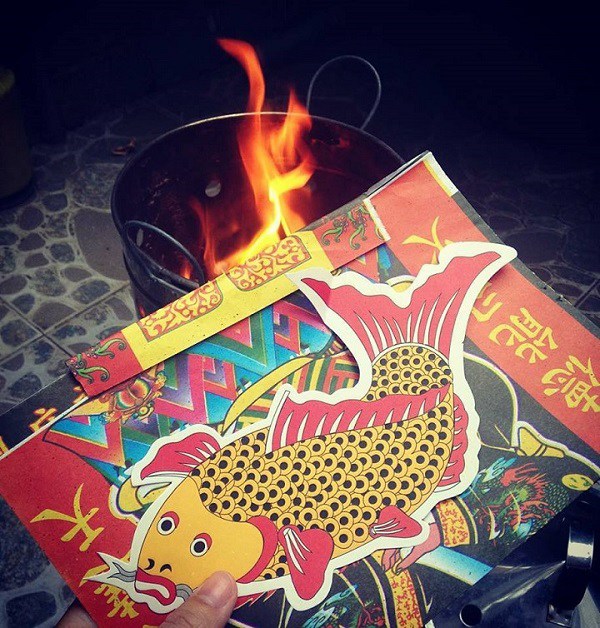 Dùng cá chép giấy cúng Táo Quân thì giống như việc đốt vàng mã, không còn ý nghĩa.