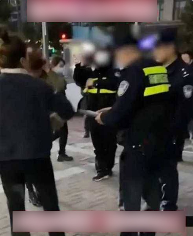 Khiêu khích người vợ bằng tuyên bố amp;#34;sẽ chăm sóc tốtamp;#34; cho anh chồng, bồ nhí nhận liên hoàn vả - 2