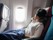 Tin tức - Đang ngủ trên máy bay thì thấy "bàn tay lạ" xoa ngực, người phụ nữ choáng nặng khi tỉnh dậy