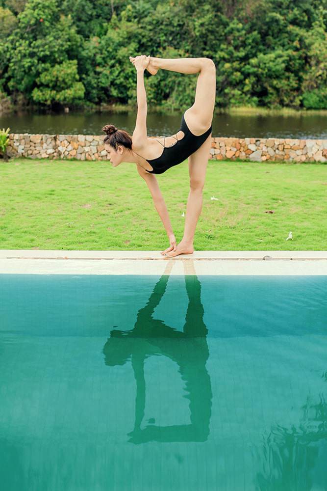 Phương Trinh Jolie tập yoga như diễn xiếc - Ảnh 3.