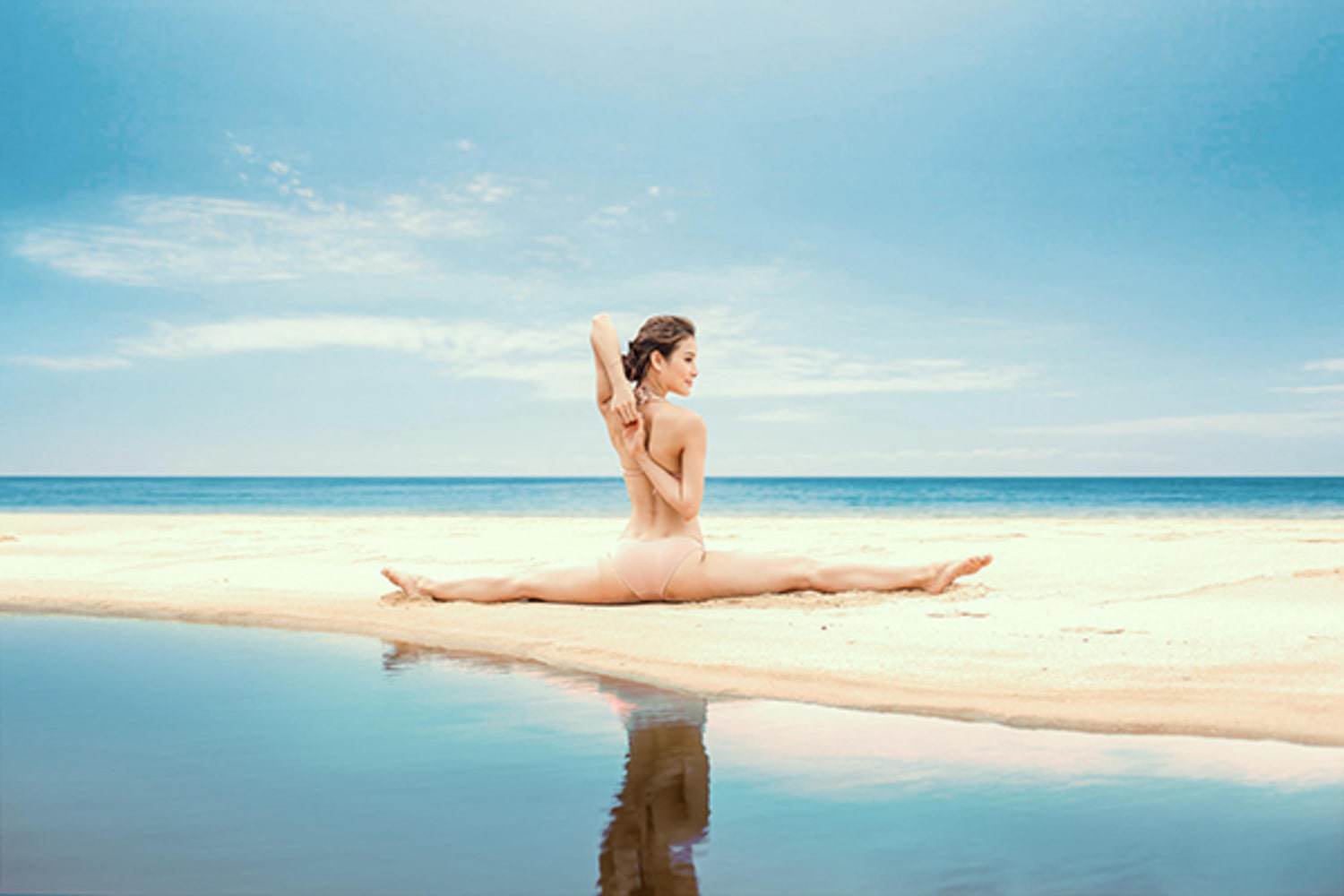 Phương Trinh Jolie tập yoga như diễn xiếc - Ảnh 4.