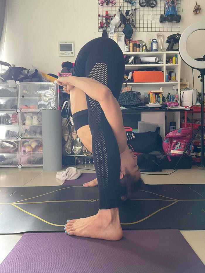 Phương Trinh Jolie tập yoga như diễn xiếc - Ảnh 5.