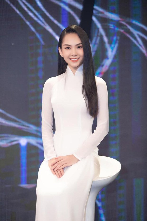 Phát hiện nữ MC có sắc vóc đỉnh cao, đứng cạnh Hoa hậu Thuỳ Tiên toả sáng không thua kém  - 5
