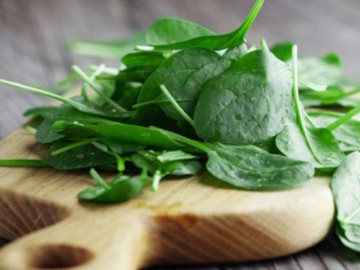 Trẻ bị táo bón nên ăn gì để nhanh khỏi?