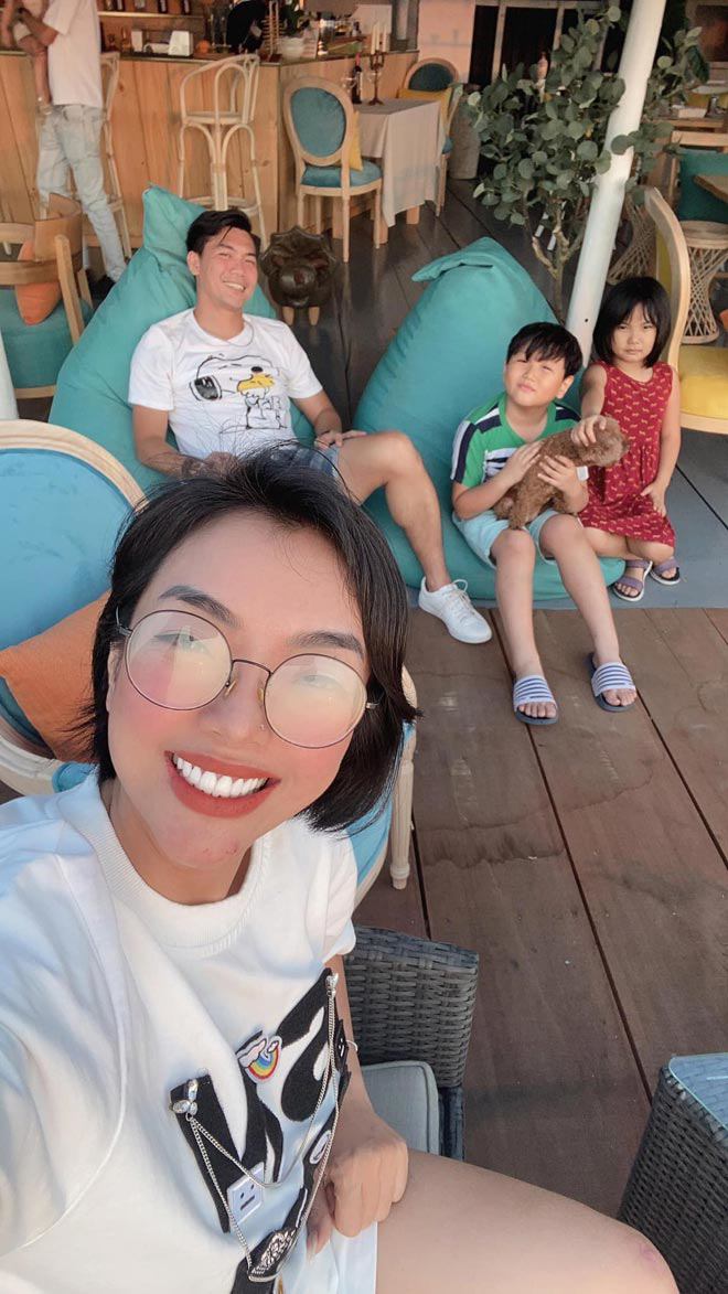 Phương Anh sinh đôi một trai một gái 4 năm sau đám cưới. Nữ ca sĩ gần như mất hút khỏi thị trường âm nhạc kể từ đó và tập trung cho thiên chức làm mẹ thiêng liêng của mình.