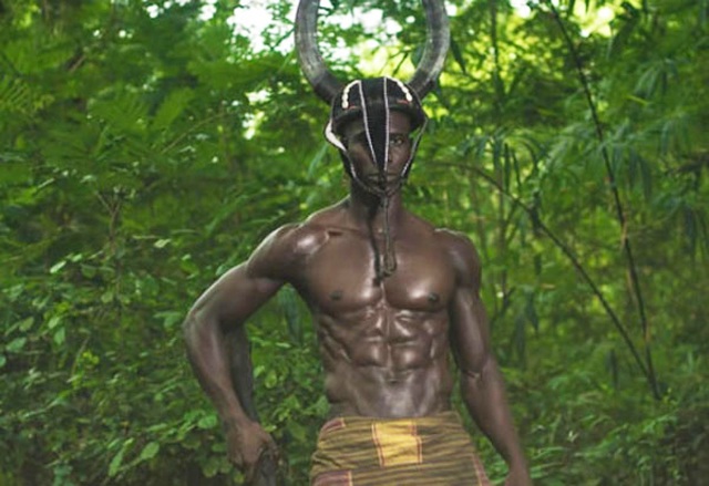 Nơi phụ nữ ngồi xổm để sinh con, đẻ xong chồng không được phép đến gần suốt 7 ngày - 2