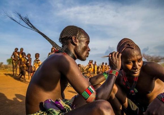 Nơi phụ nữ ngồi xổm để sinh con, đẻ xong chồng không được phép đến gần suốt 7 ngày - 3