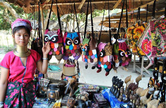 Nữ nhân ở làng Tong Luang thường trẻ hơn tuổi