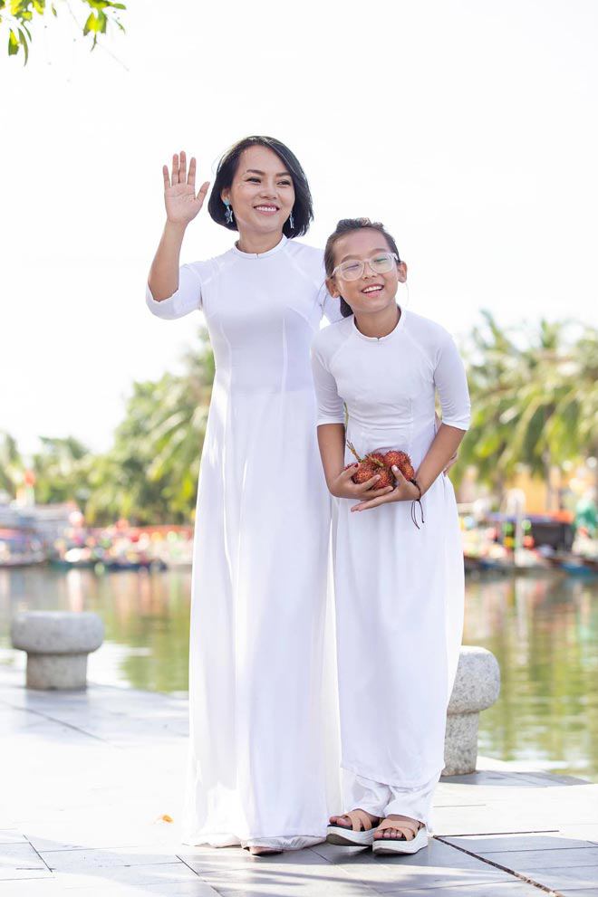 Diễn ra trong yên lặng và kết thúc trong âm thầm là sự diễn tả đúng nhất cho cuộc hôn nhân đầu tiên của Thái Thùy Linh. Chỉ biết rằng Thái Thùy Linh lựa chọn làm mẹ đơn thân của một cô con gái sau khi chia tay, còn lại, không ai biết về người đàn ông là chồng của Thái Thùy Linh trong quãng thời gian đó. 2 người quyết định giải thoát cho nhau bởi Thái Thùy Linh tâm sự, người đàn ông đó chỉ hợp để làm người yêu chứ không hợp để làm chồng, hiện họ vẫn chung tay yêu thương, chăm sóc con gái.