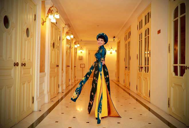 Nữ ca sĩ lên xe hoa lần đầu năm 2006. Một năm sau, cô sinh con trai. Đến năm 2012, hôn nhân của Ngọc Khuê đổ vỡ. Cô từng tâm sự mình phải mất 3 năm để nguôi nỗi buồn. Chính Tony là động lực để nữ ca sĩ đứng vững trong cuộc sống và vượt qua mọi khó khăn.