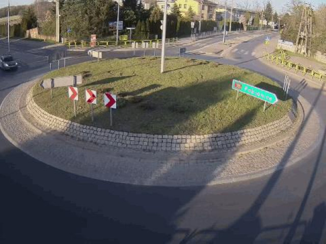 Clip Eva - Clip: Say rượu, tài xế lái xe bay qua vòng xuyến như phim hành động