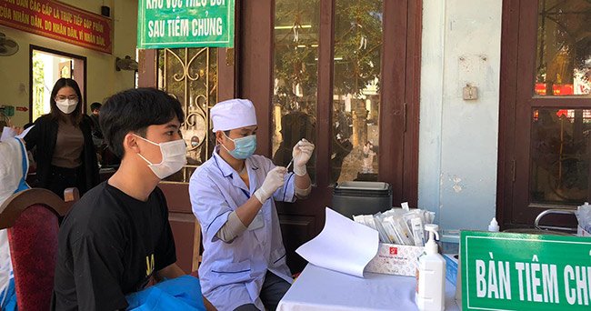 Công tác tiêm vắc-xin phòng Covid-19 đang được đẩy nhanh tại tỉnh Thanh Hóa.